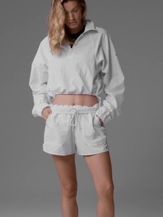 ALO Yoga Pants - ALO Yoga Alumni White Elastic-Waist Athletic Shorts and Pull over SET